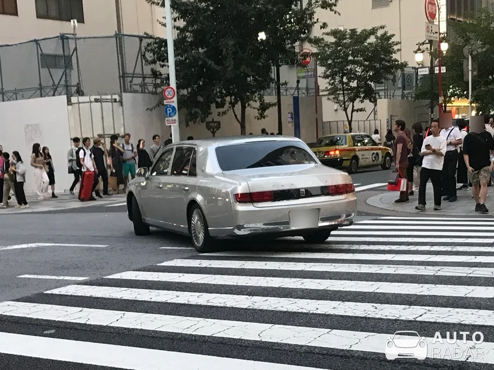 Toyota Century G60 spotted in Chuo City