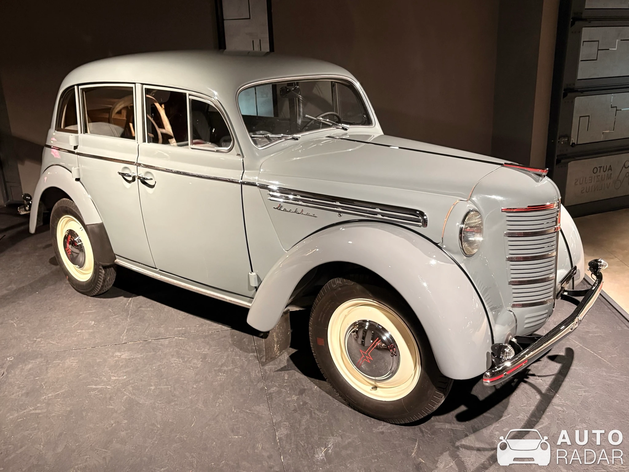 Moskvitch 401 spotted in Vilnius