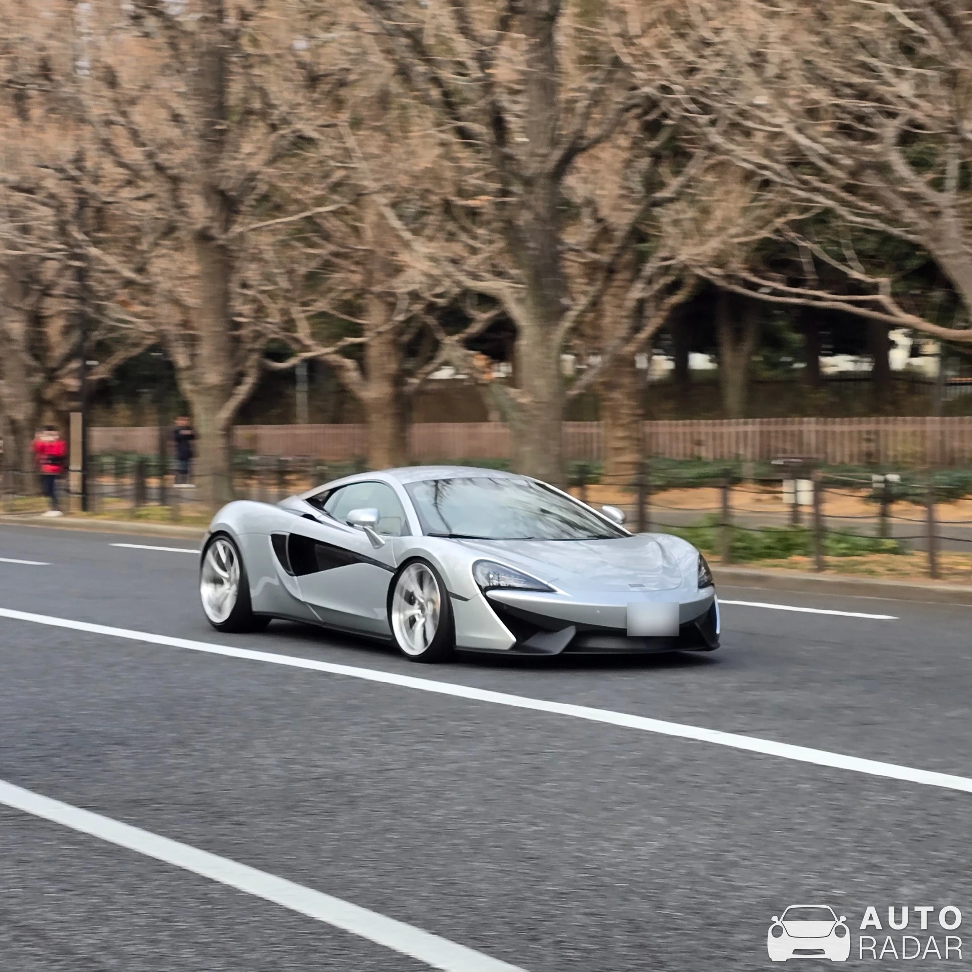 McLaren 570GT spotted in Minato City, 일본