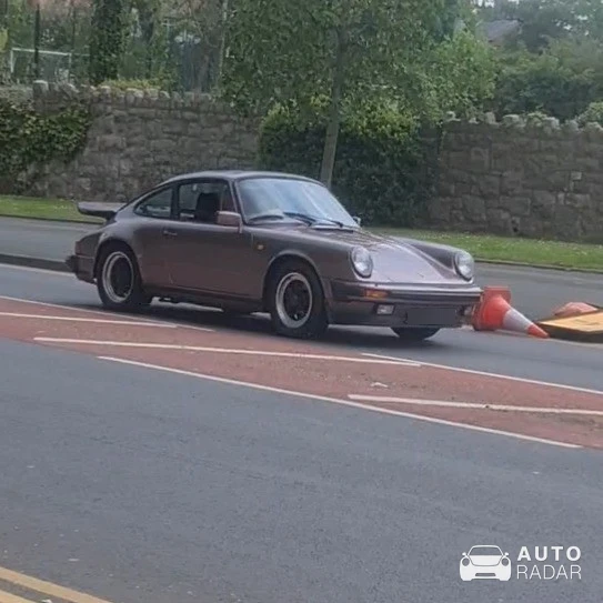 Porsche 911 Carrera 3.2 spotted in Conwy Principal Area, United Kingdom