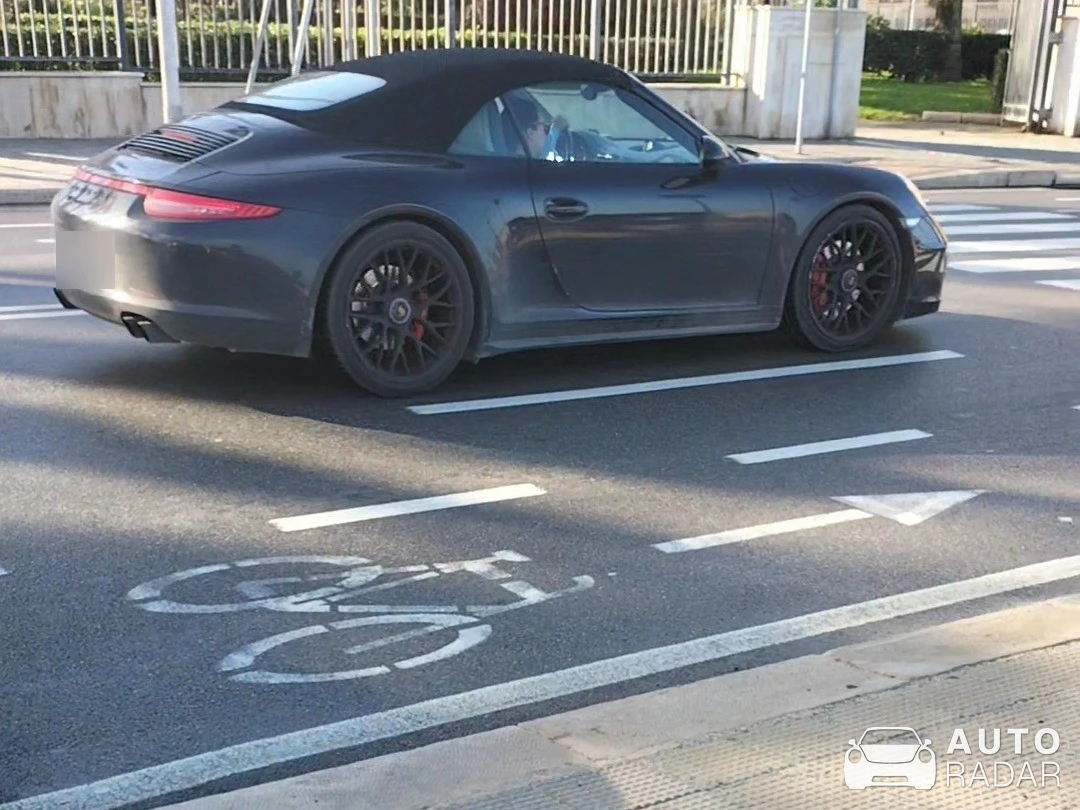 Porsche 991 Carrera GTS Cabriolet MkI spotted in Bari, Italy
