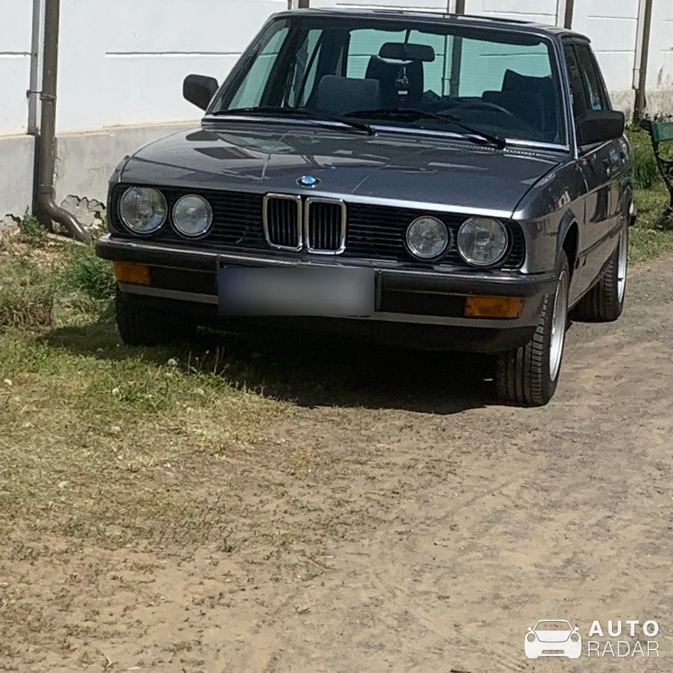 BMW 5 Series E28 spotted in Carei