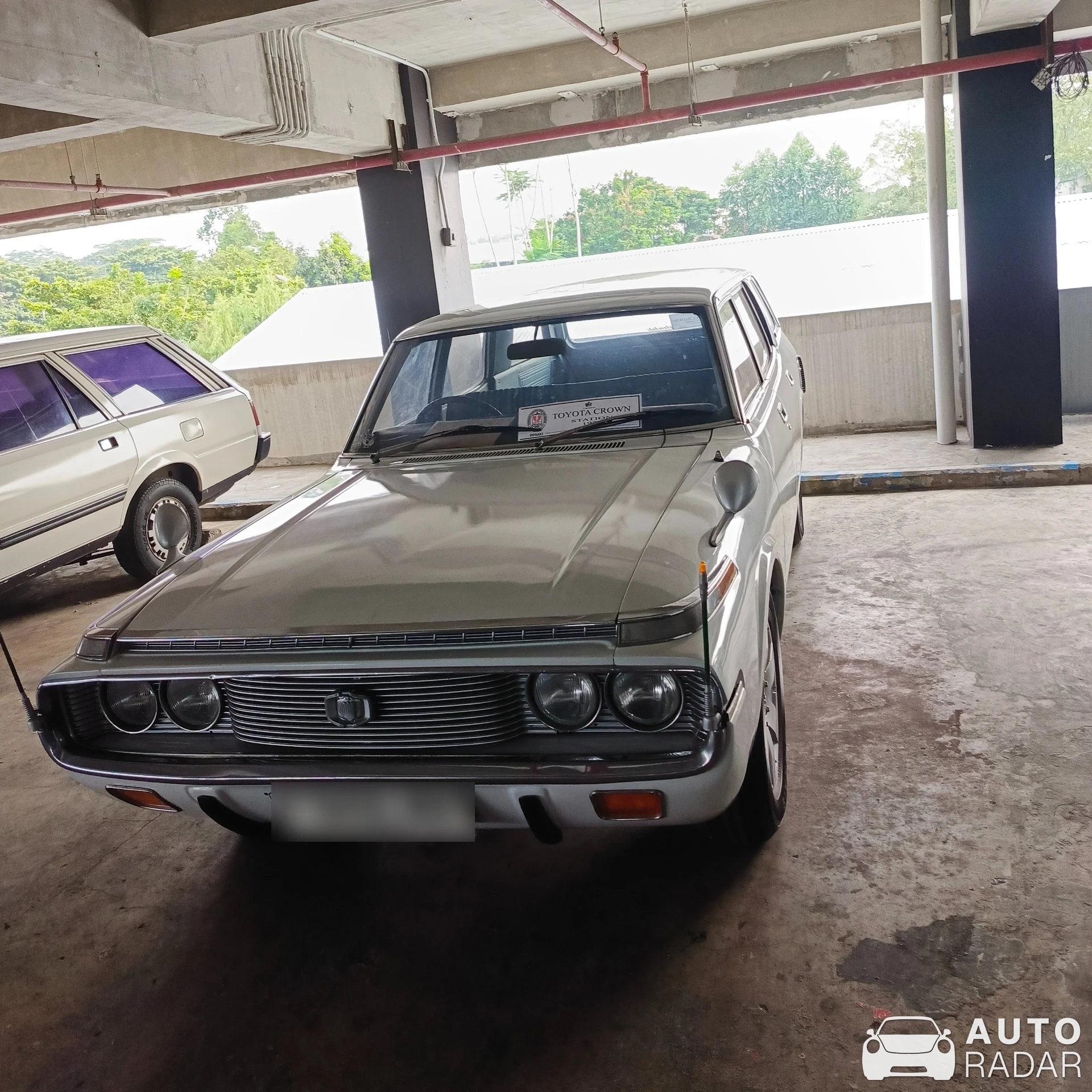 Toyota Crown VIII spotted in Bogor, Indonesia