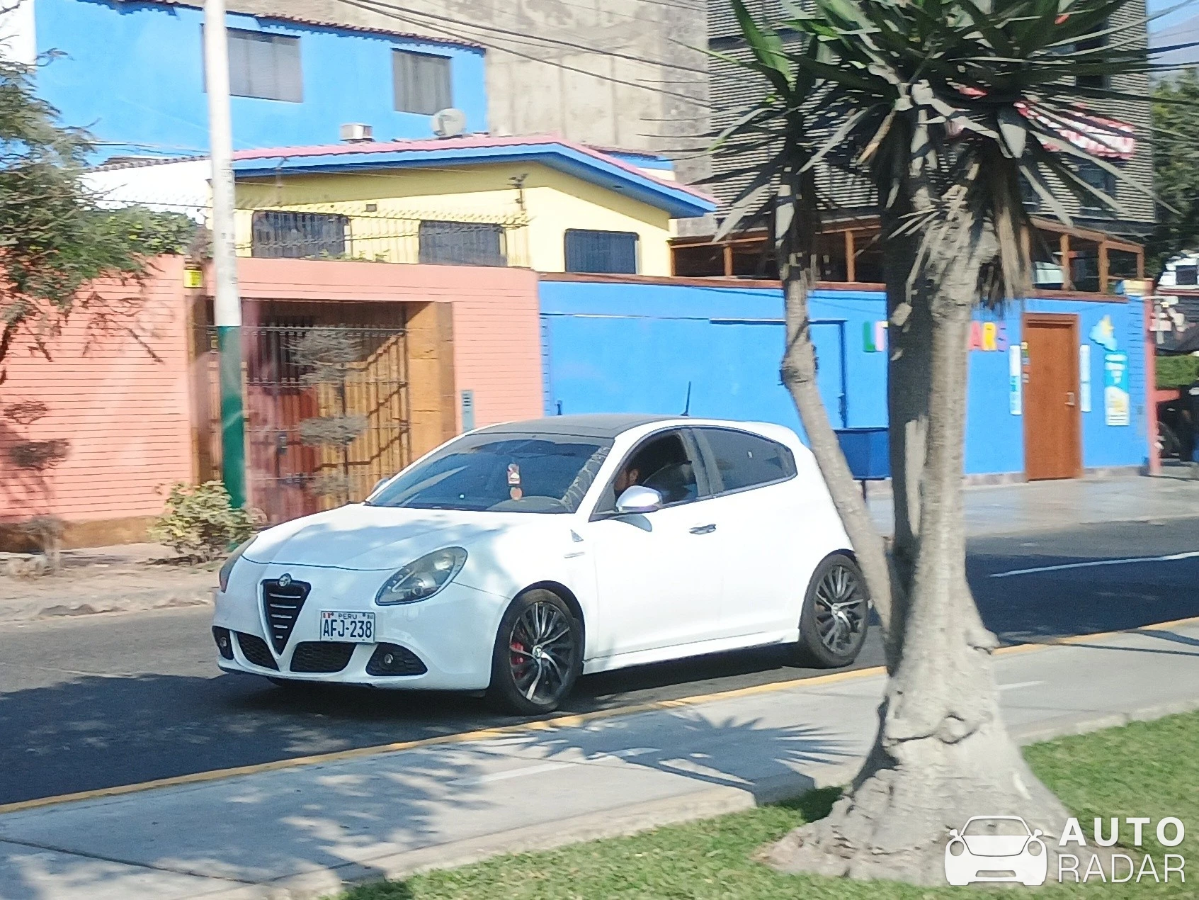 Alfa Romeo Giulietta Veloce spotted in Lima