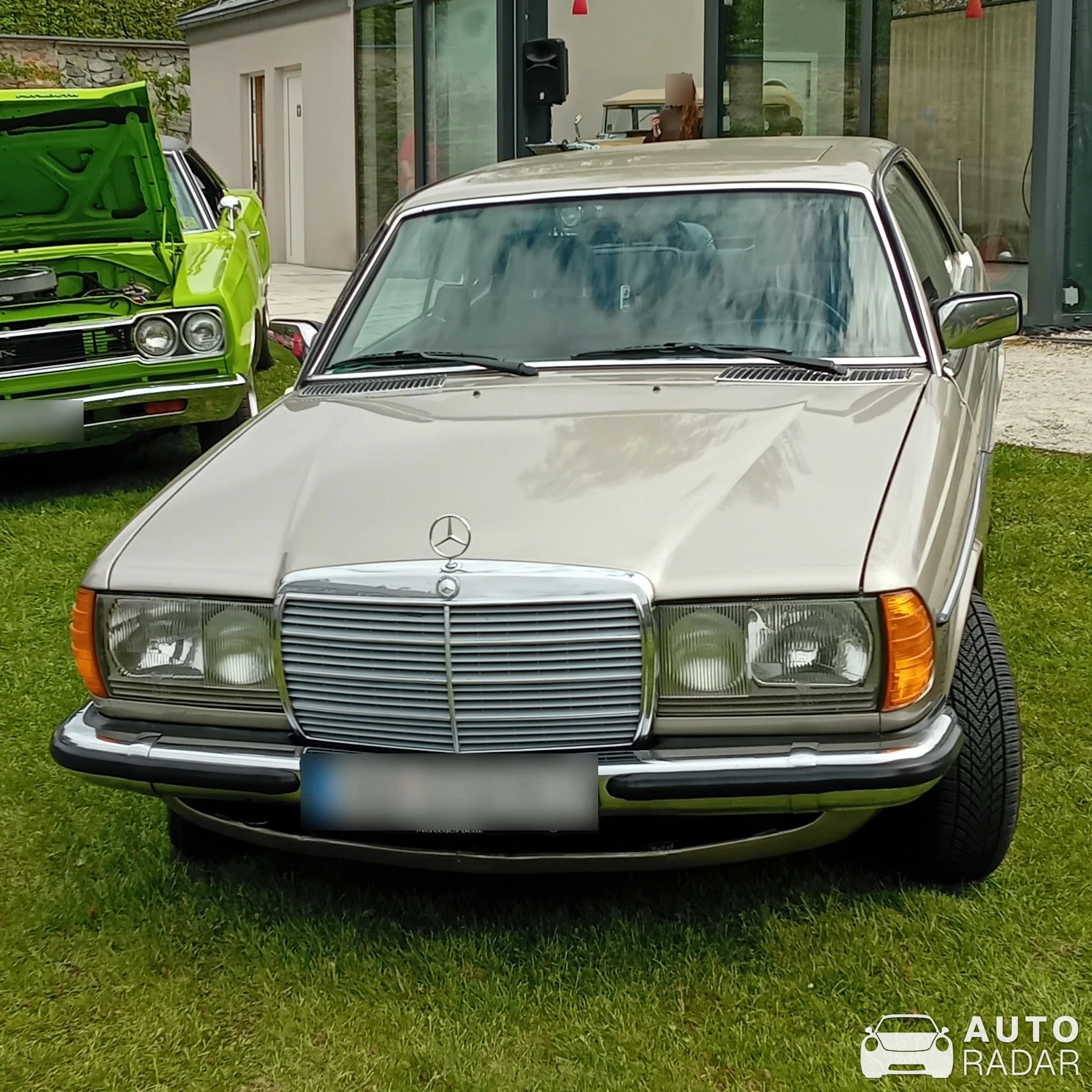 Mercedes-Benz 200E W123 spotted in Gbeľany