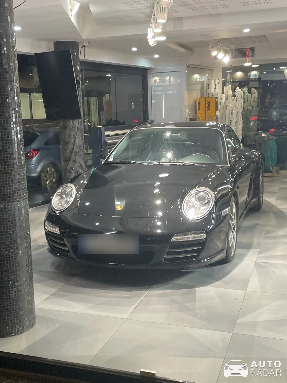 Porsche 997 Carrera S spotted in Boulogne-Billancourt, France