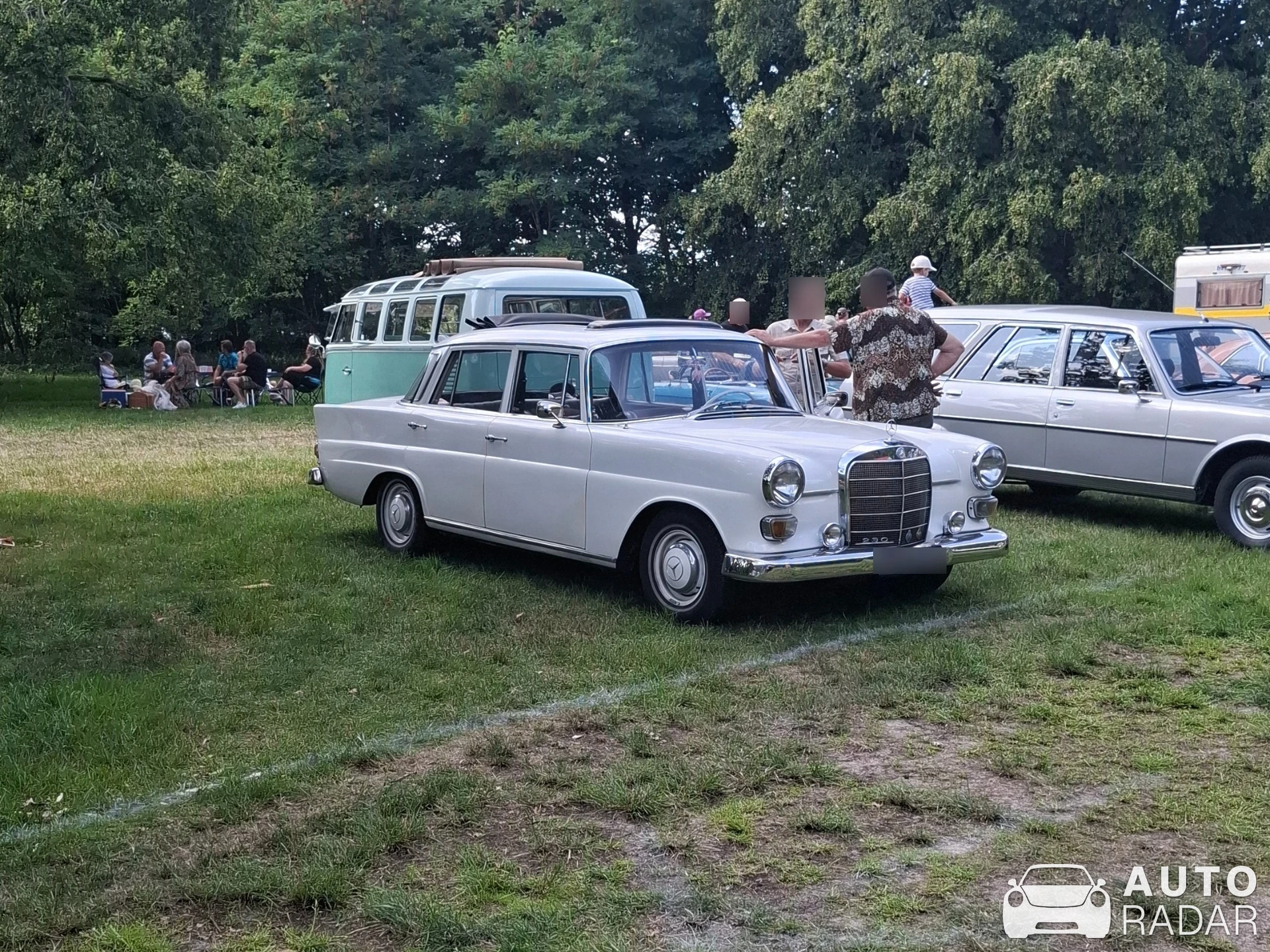 Mercedes-Benz S-KLUB 230SL PAGODA WIDEBODY spotted in Loon op Zand