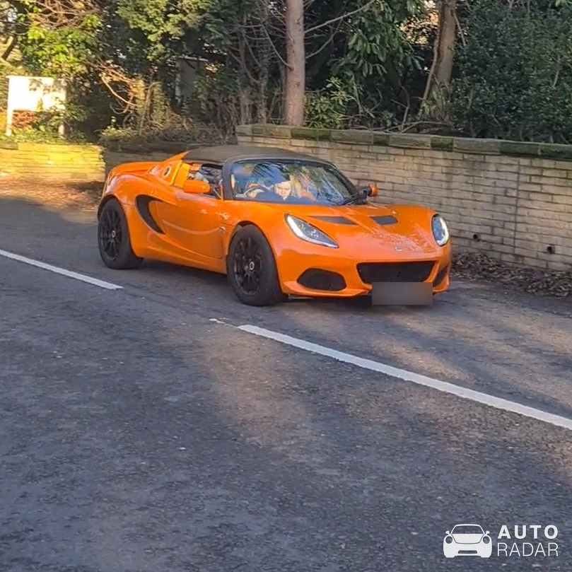 Lotus Elise S2 220R spotted in Alderley Edge, United Kingdom