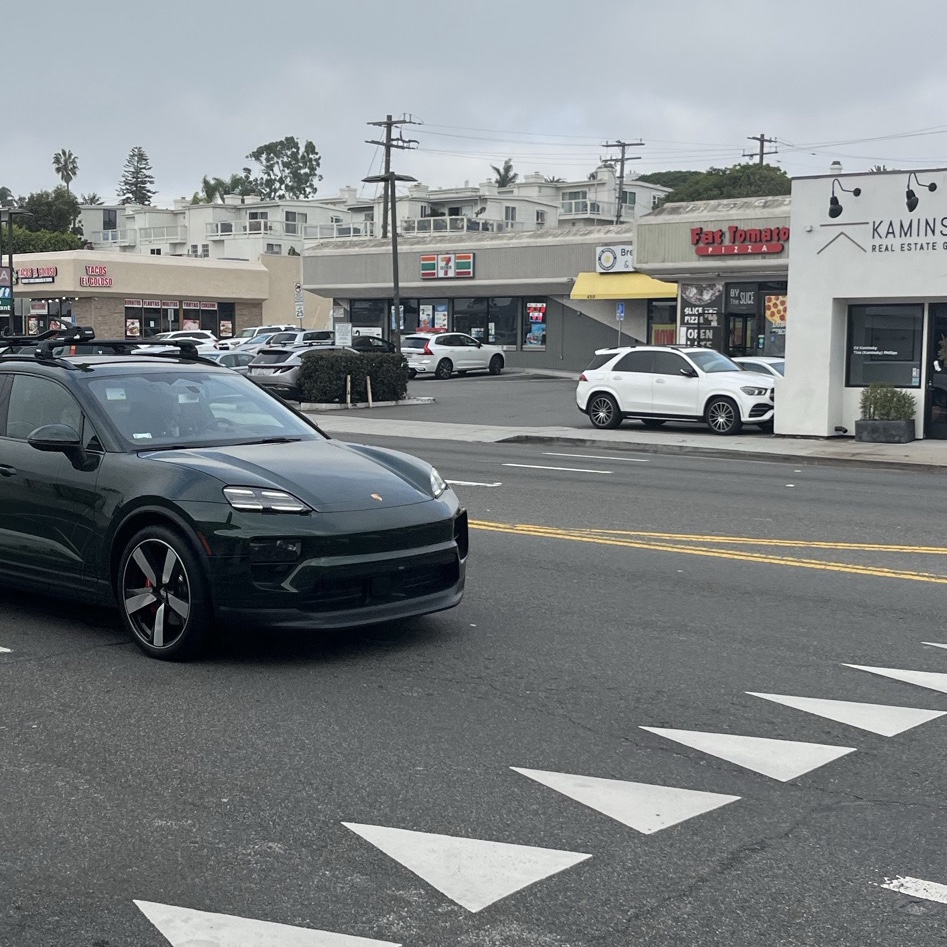 Porsche Macan 4 EV