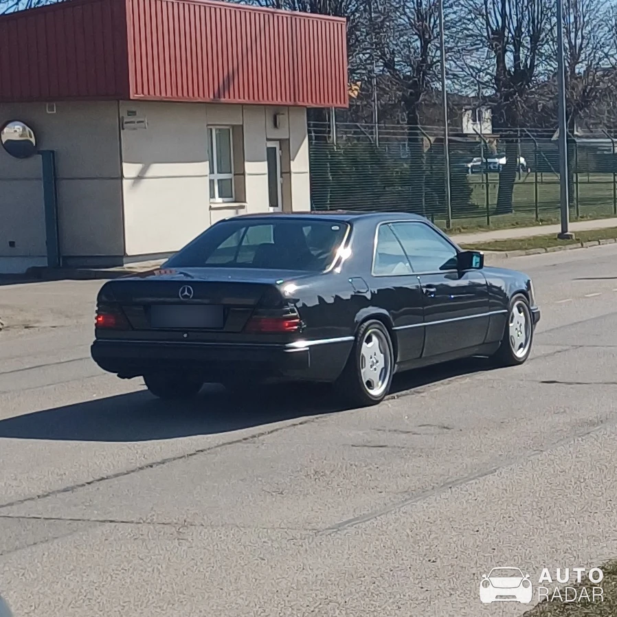 Mercedes-Benz 300CE spotted in Liepāja