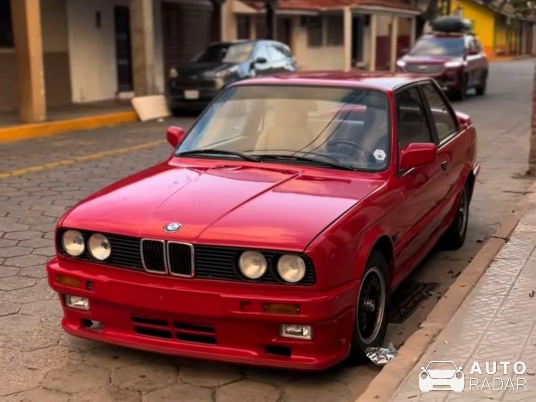 BMW 3 Series E30 spotted in Santa Cruz de la Sierra