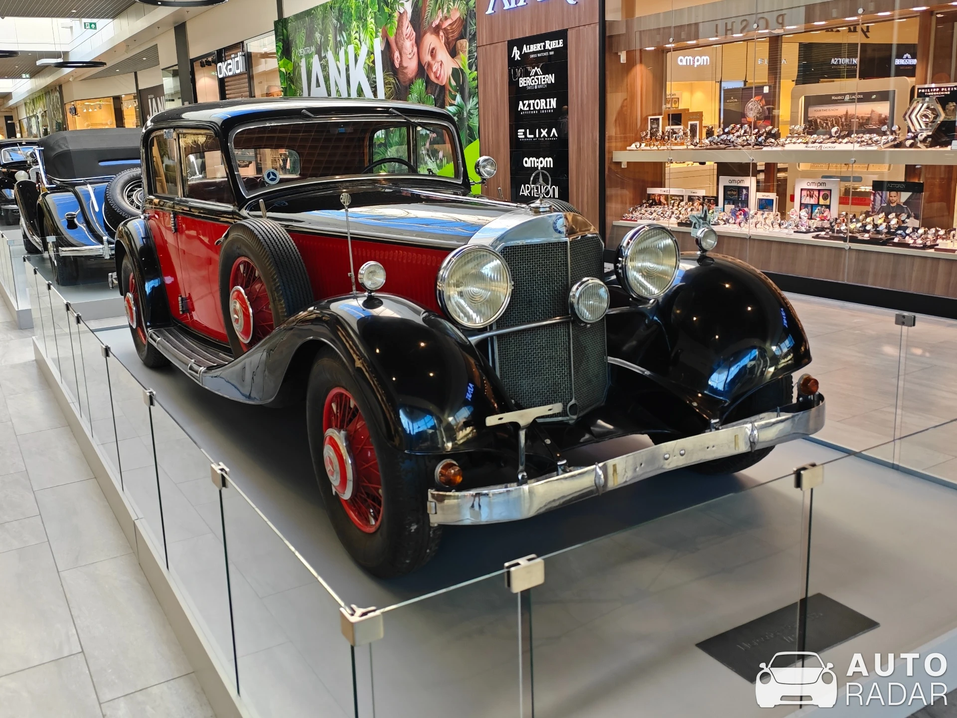 Mercedes-Benz 380 SE spotted in Janki