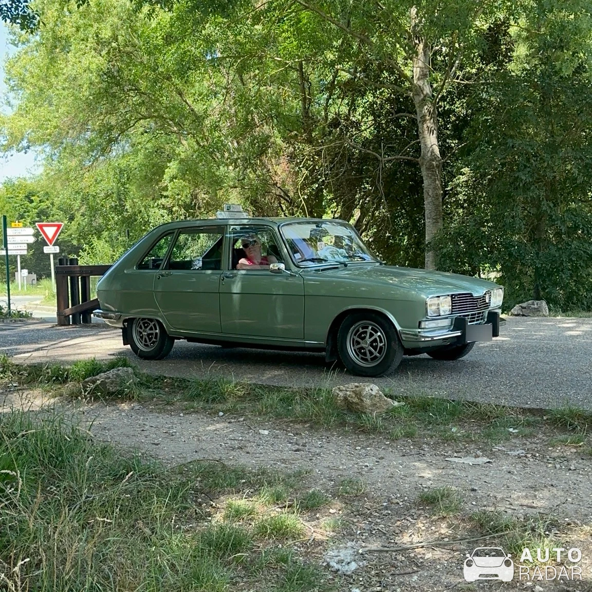 Renault 16 spotted in Paris