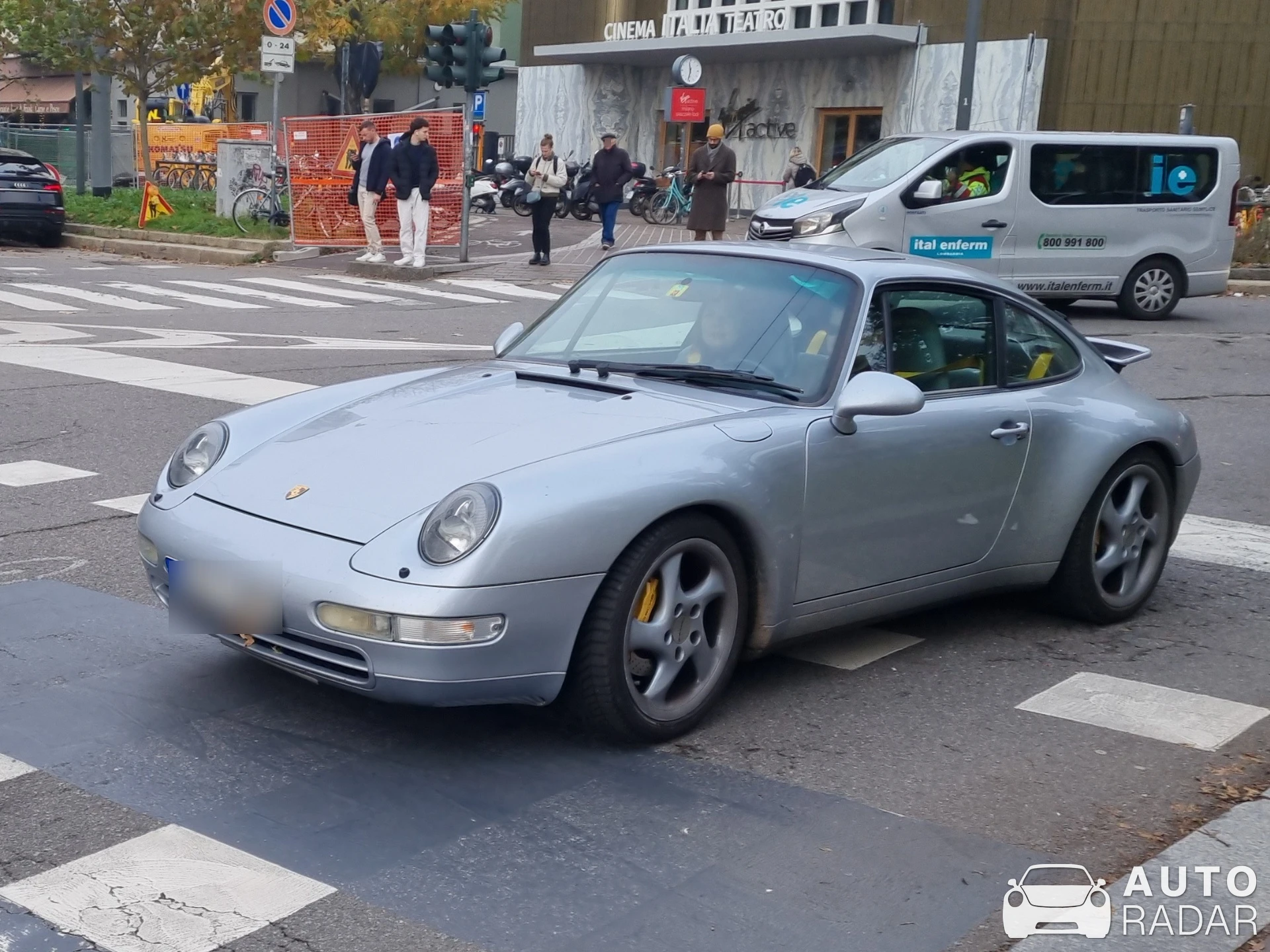 Porsche 993 Carrera 4 spotted in Milano, Italia