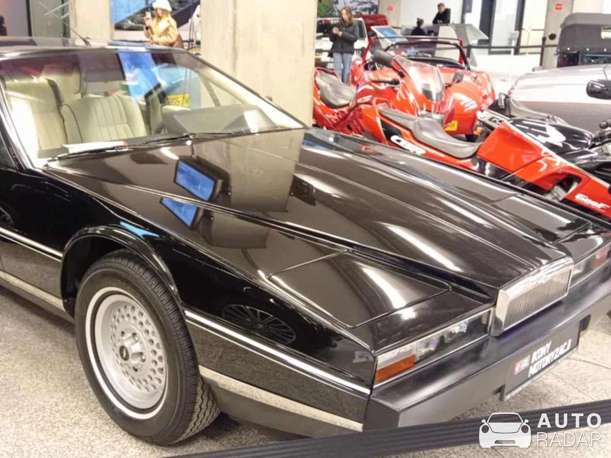Aston Martin Lagonda Series 2 spotted in Warszawa
