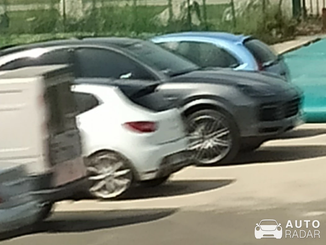 Porsche Cayenne spotted in La Boisse