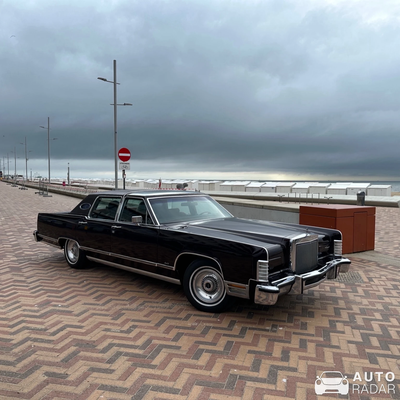Lincoln Continental Town Car spotted in De Haan