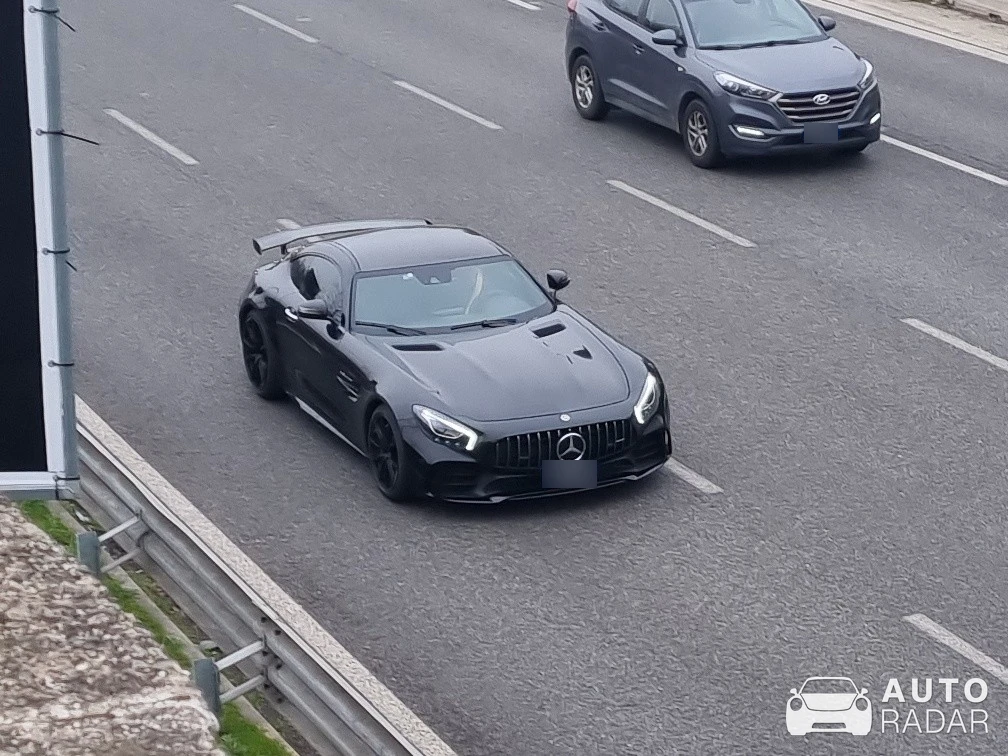 Mercedes-AMG GT R C190 spotted in Milano, Italy
