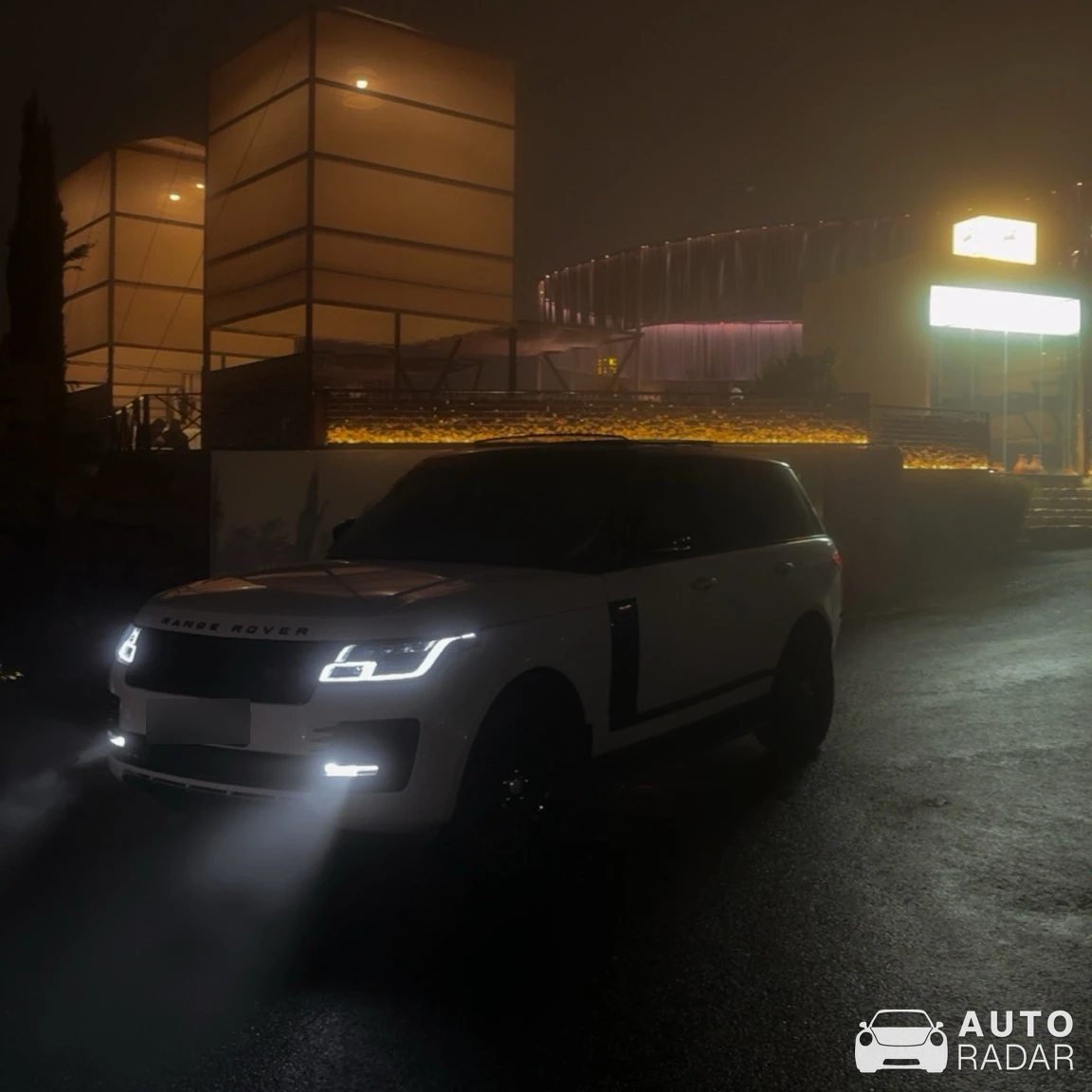 Land Rover Range Rover Vogue SDV8 spotted in الطائف