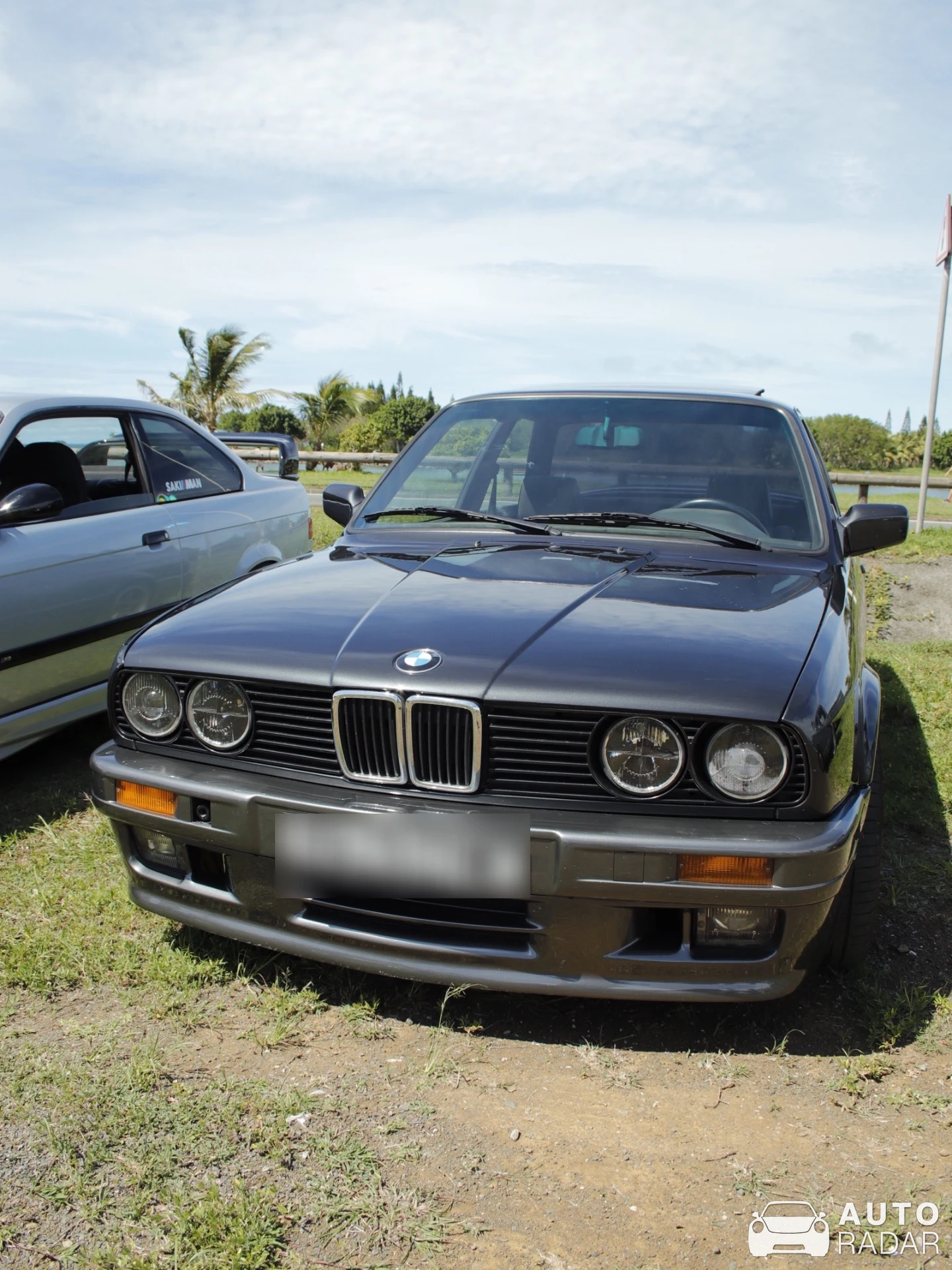 BMW 3 Series E30 spotted in Nouméa