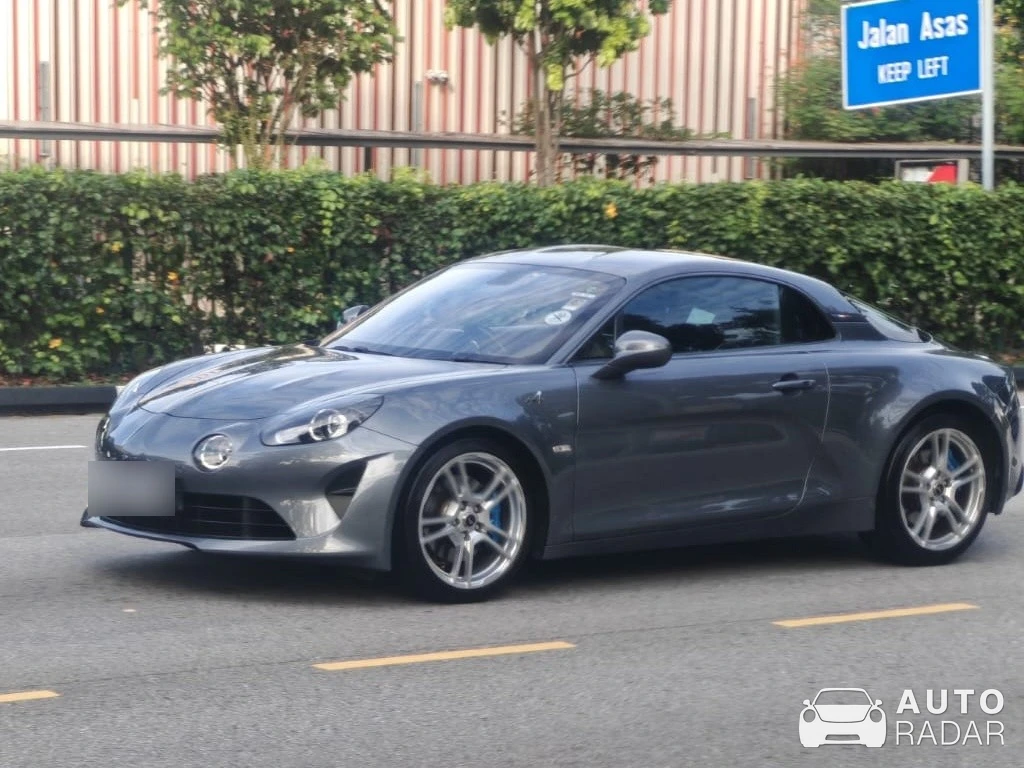 Alpine A110 Première Edition spotted in Singapore