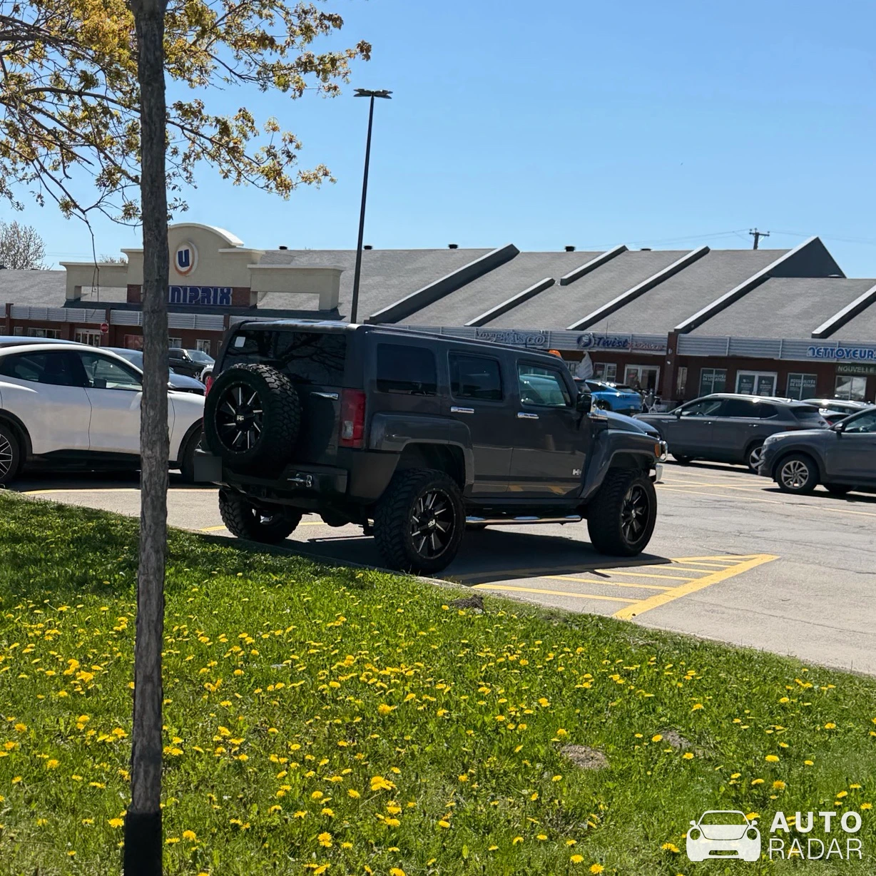 Hummer H3 spotted in Terrebonne