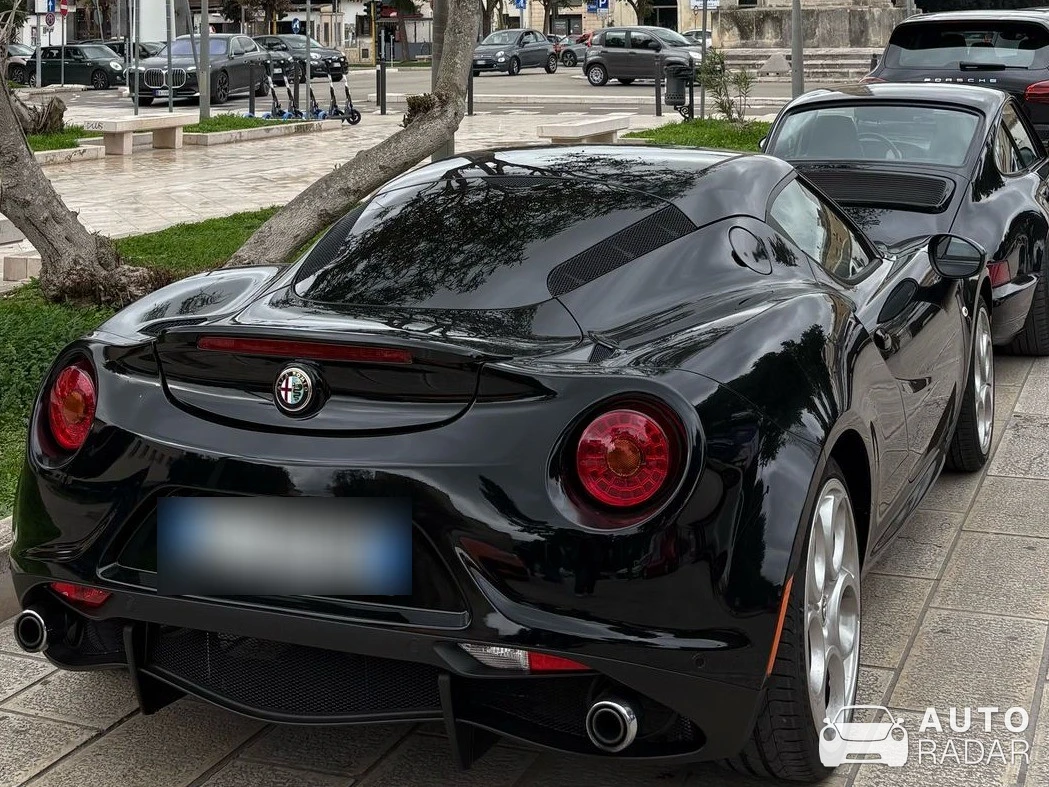 Alfa Romeo 4C Coupé Competizione spotted in Lecce