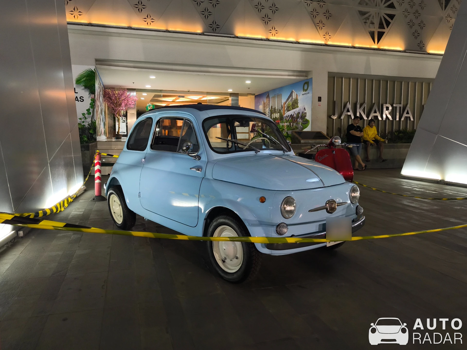 Fiat 500 Cabriolet spotted in Jakarta