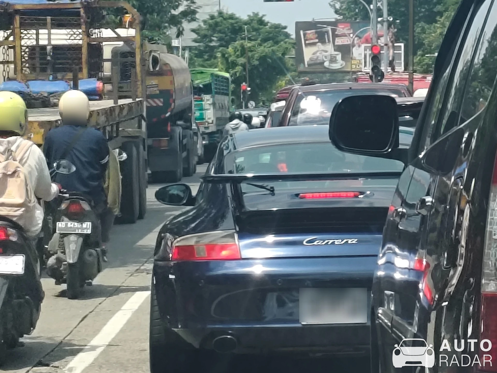 Porsche 996 Carrera 4 spotted in Sukoharjo