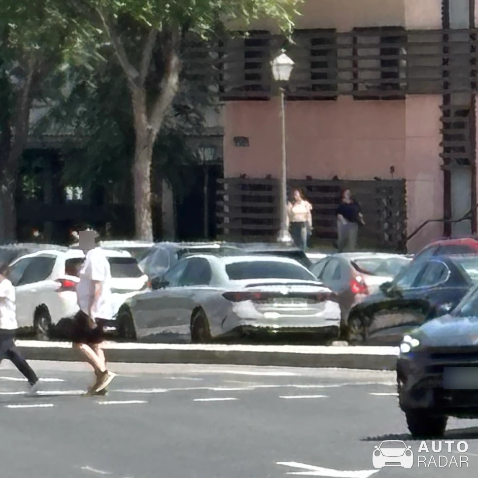Mercedes-AMG E 53 Hybrid W214 spotted in Madrid