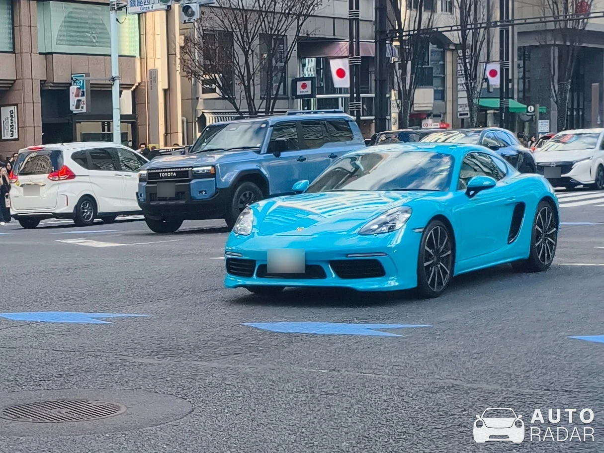 Porsche 718 Cayman spotted in 中央区, 日本