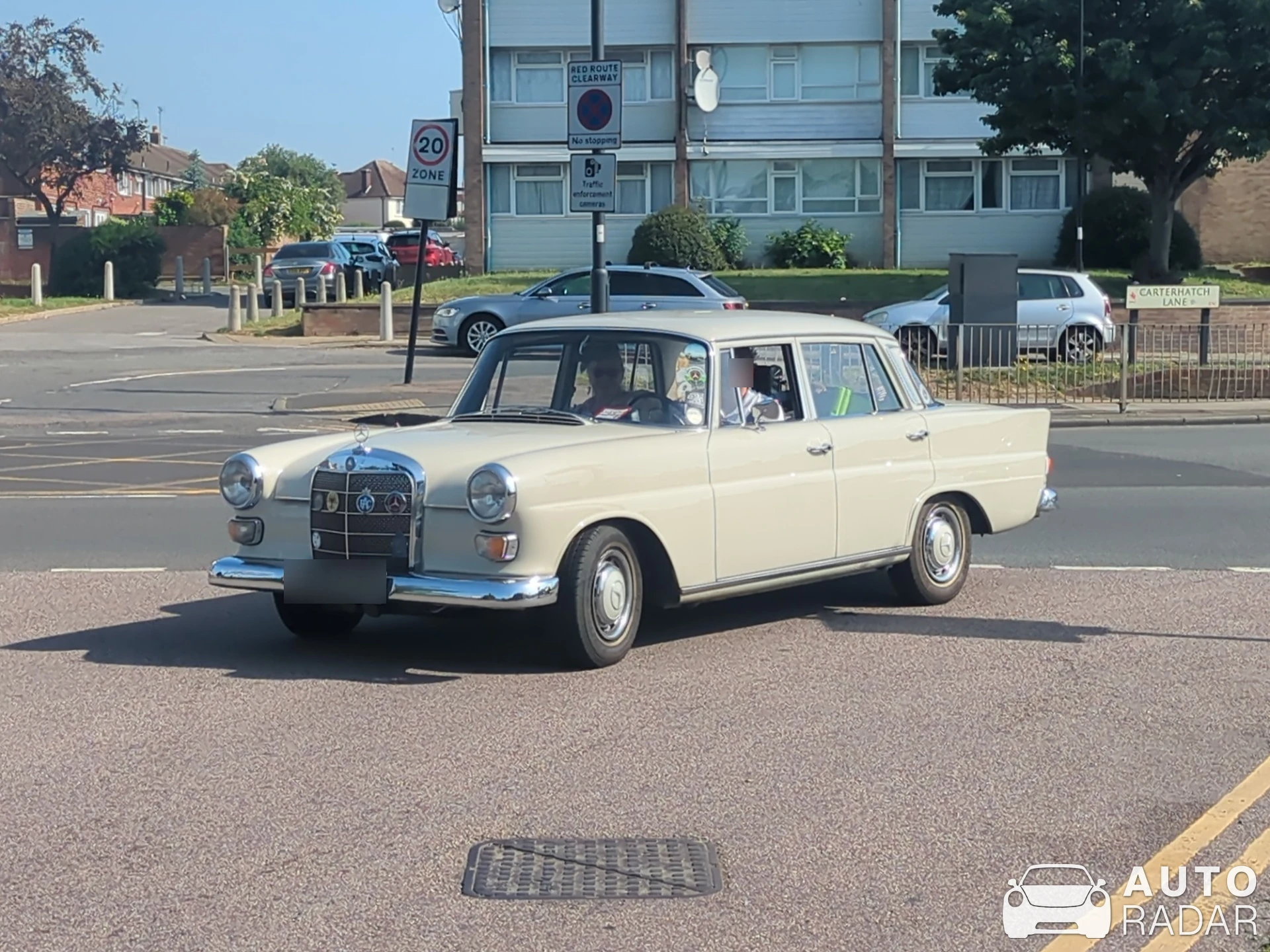 Mercedes-Benz 230 S spotted in Enfield