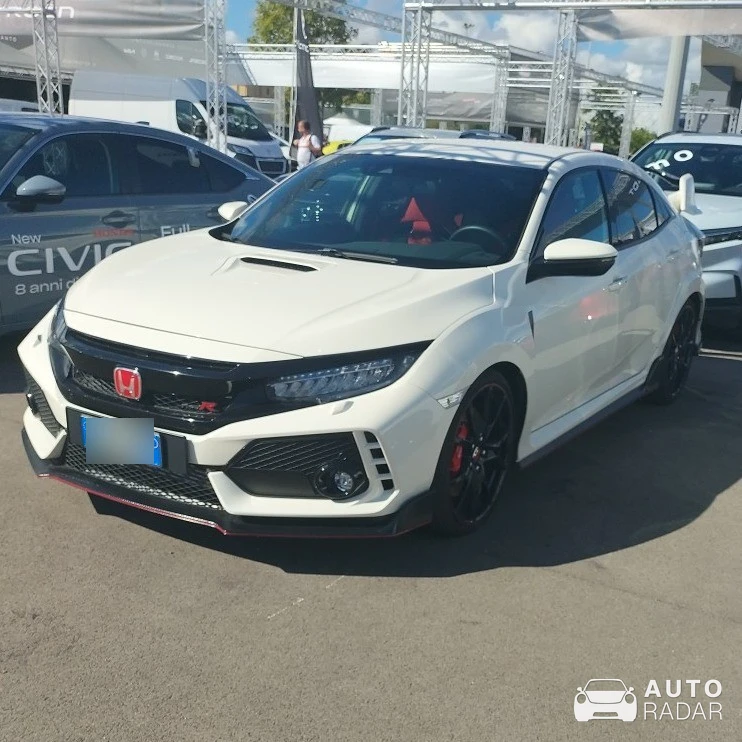 Honda Civic Type-R 2020 spotted in Bari, Italy