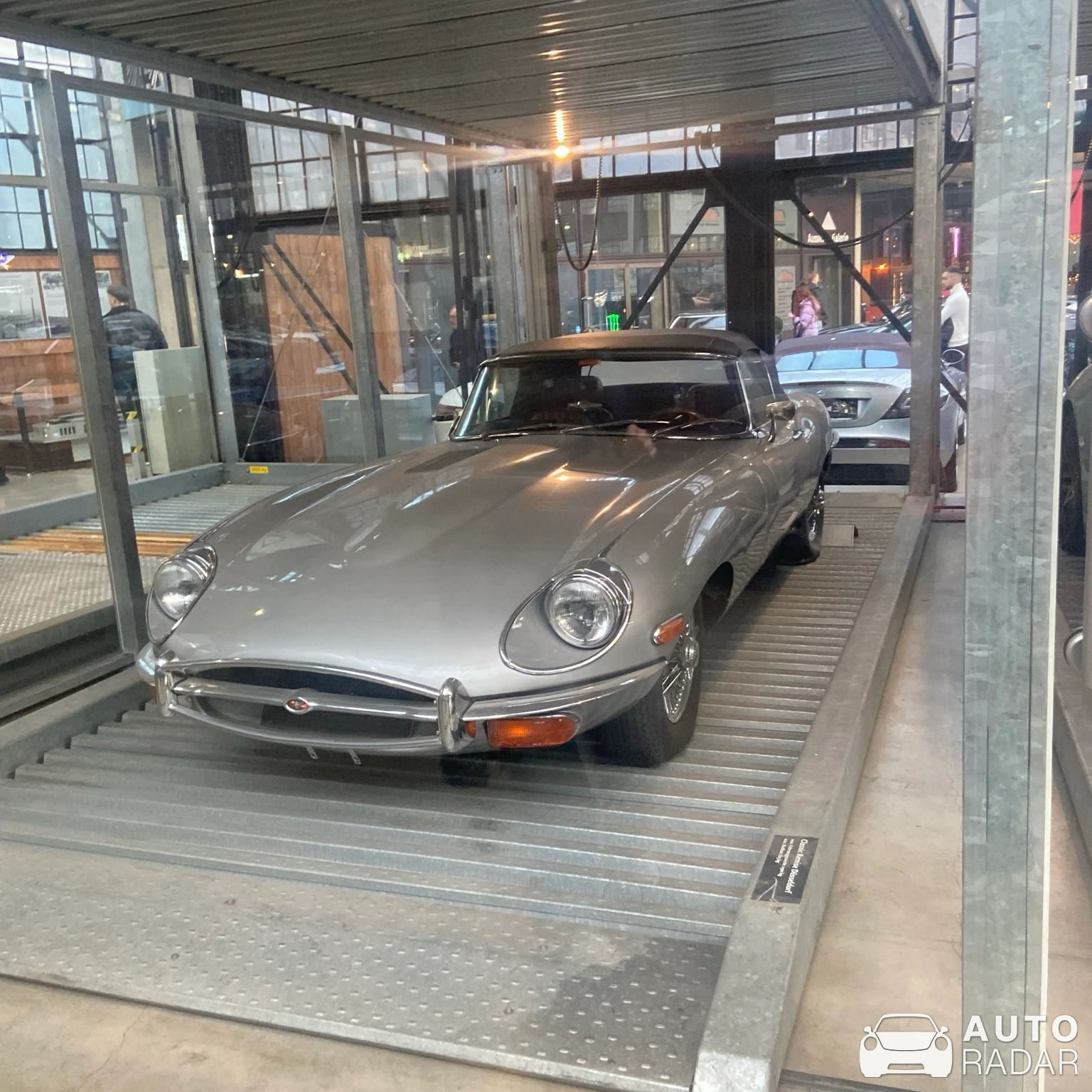 Jaguar E-Type 4.2 spotted in Düsseldorf