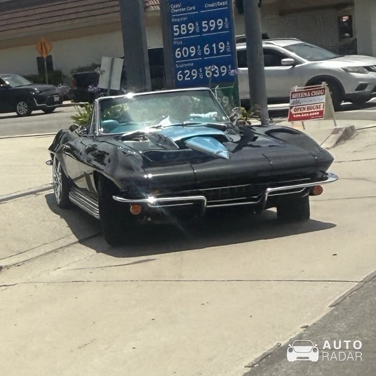Chevrolet Corvette C2 spotted in Walnut