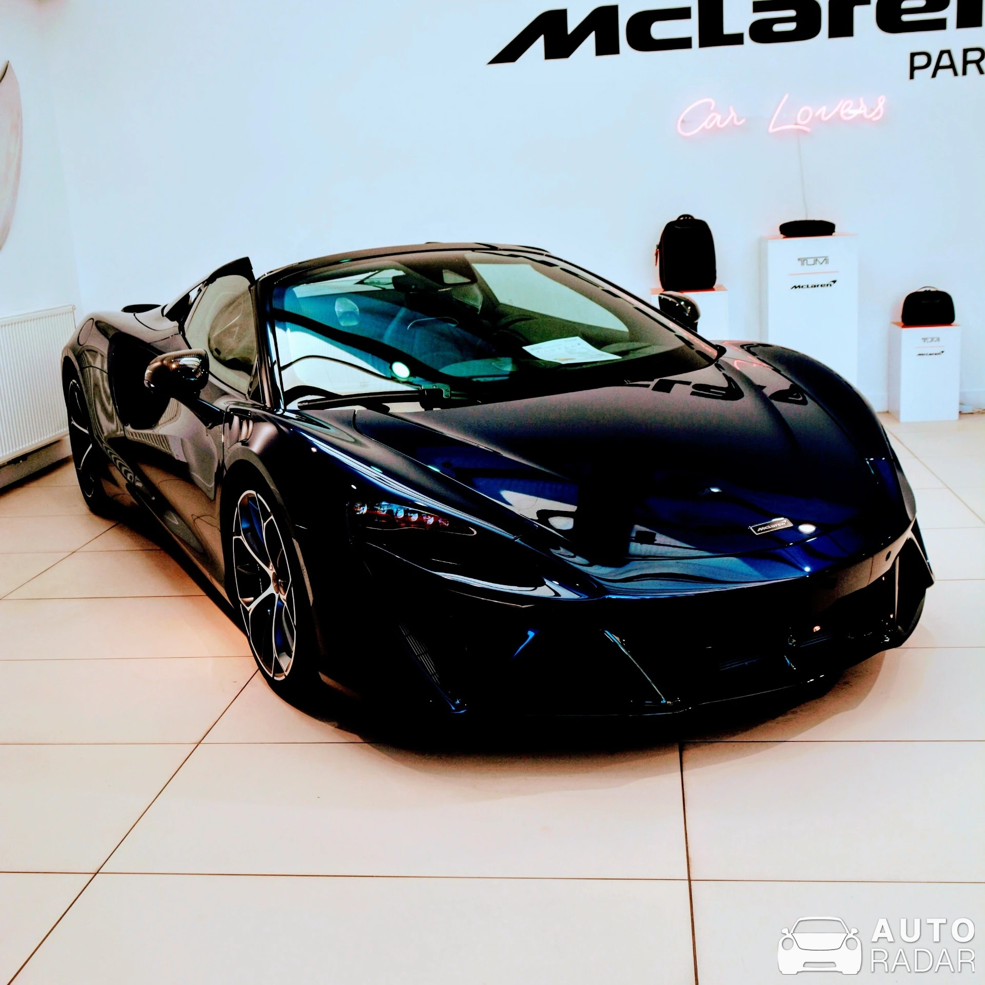 McLaren Artura Spider spotted in Le Vésinet, France