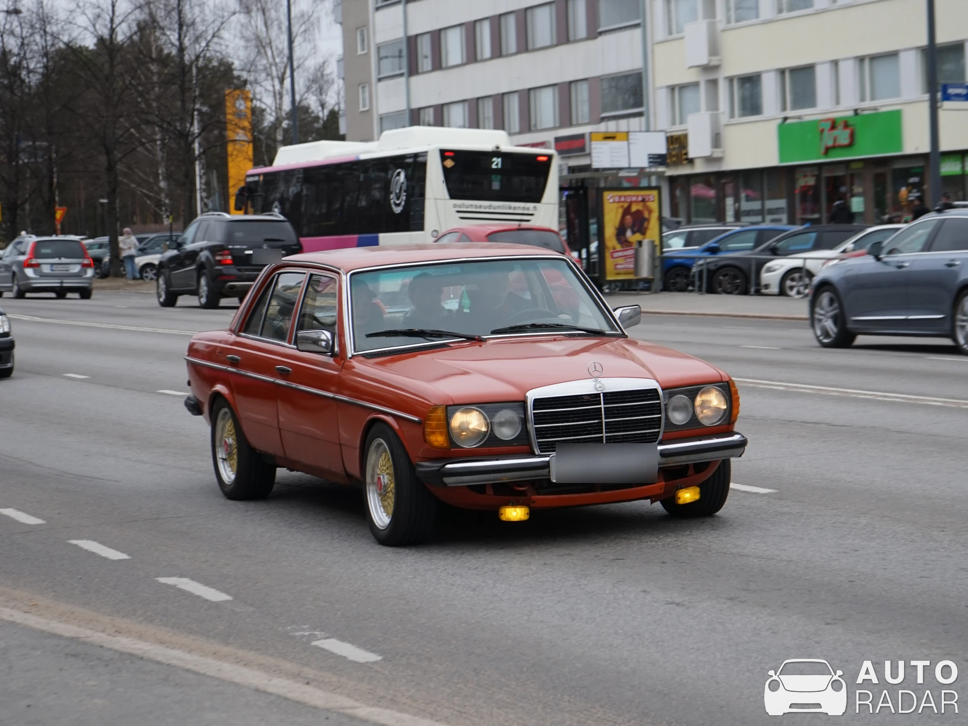 Mercedes-Benz 300E W123 spotted in Oulu, Finland