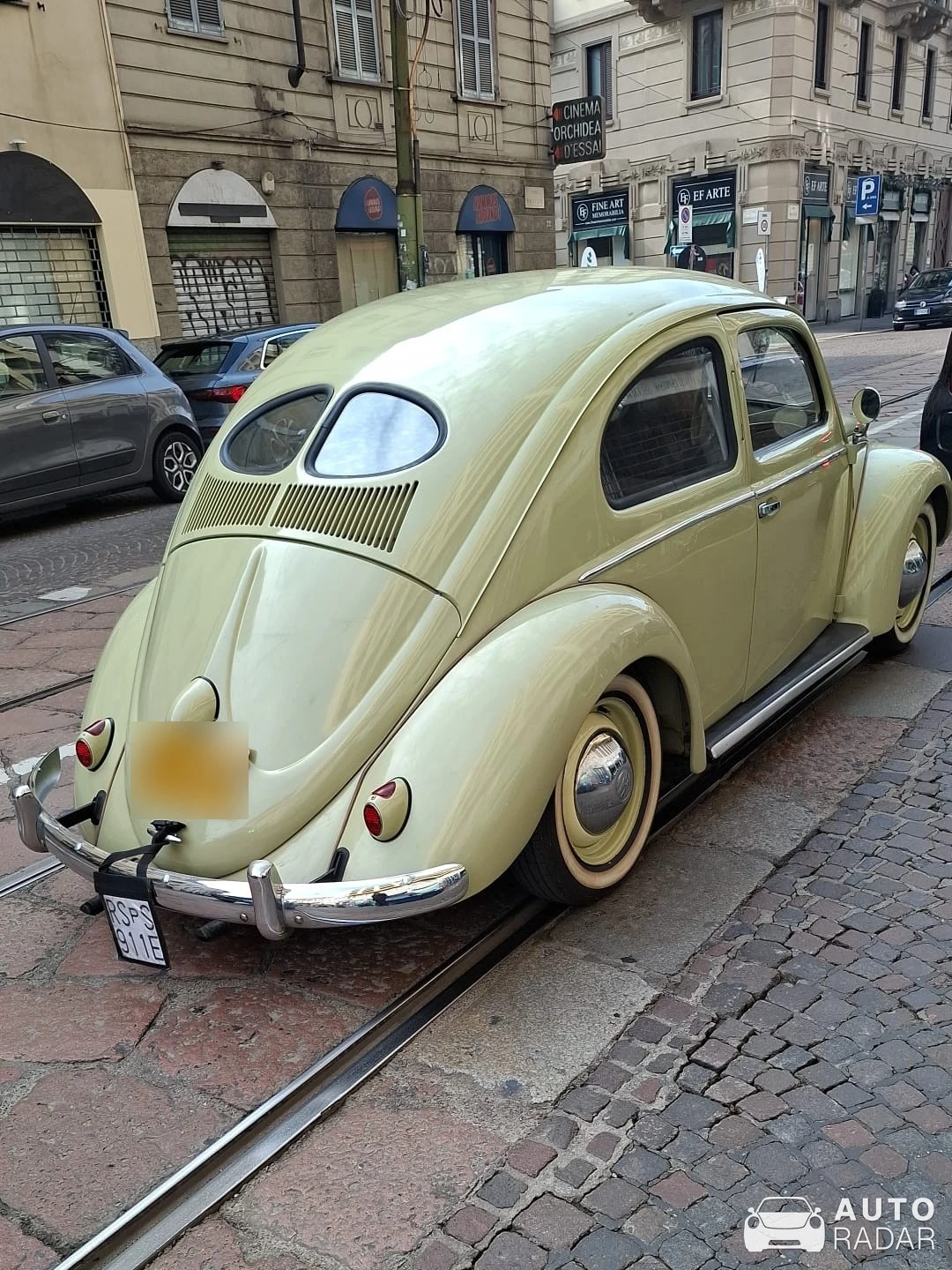 Volkswagen Beetle Split Window spotted in Milano