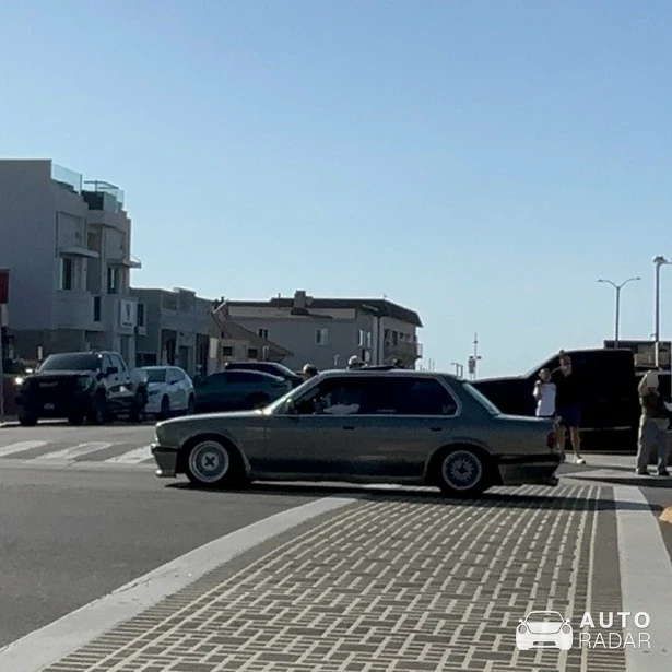 BMW 3 Series E30 spotted in Hermosa Beach, United States