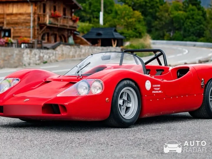 Abarth 2000 spotted in Paris