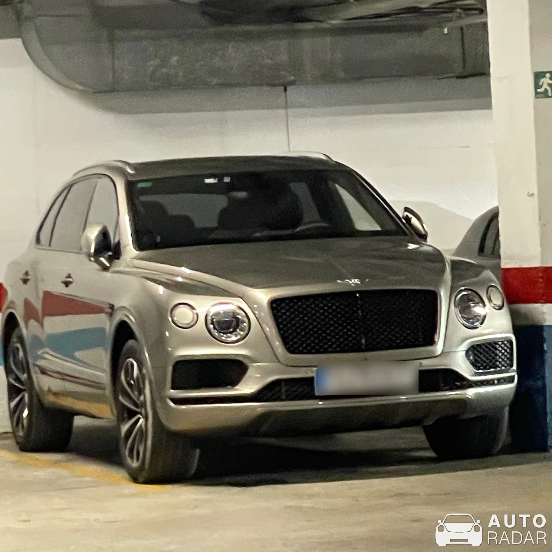 Bentley Bentayga spotted in Marbella, Spanien