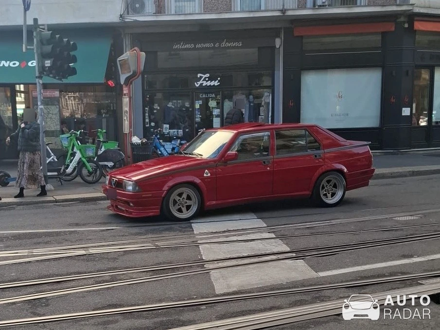 Alfa Romeo 75 3.0 V6 spotted in Milano