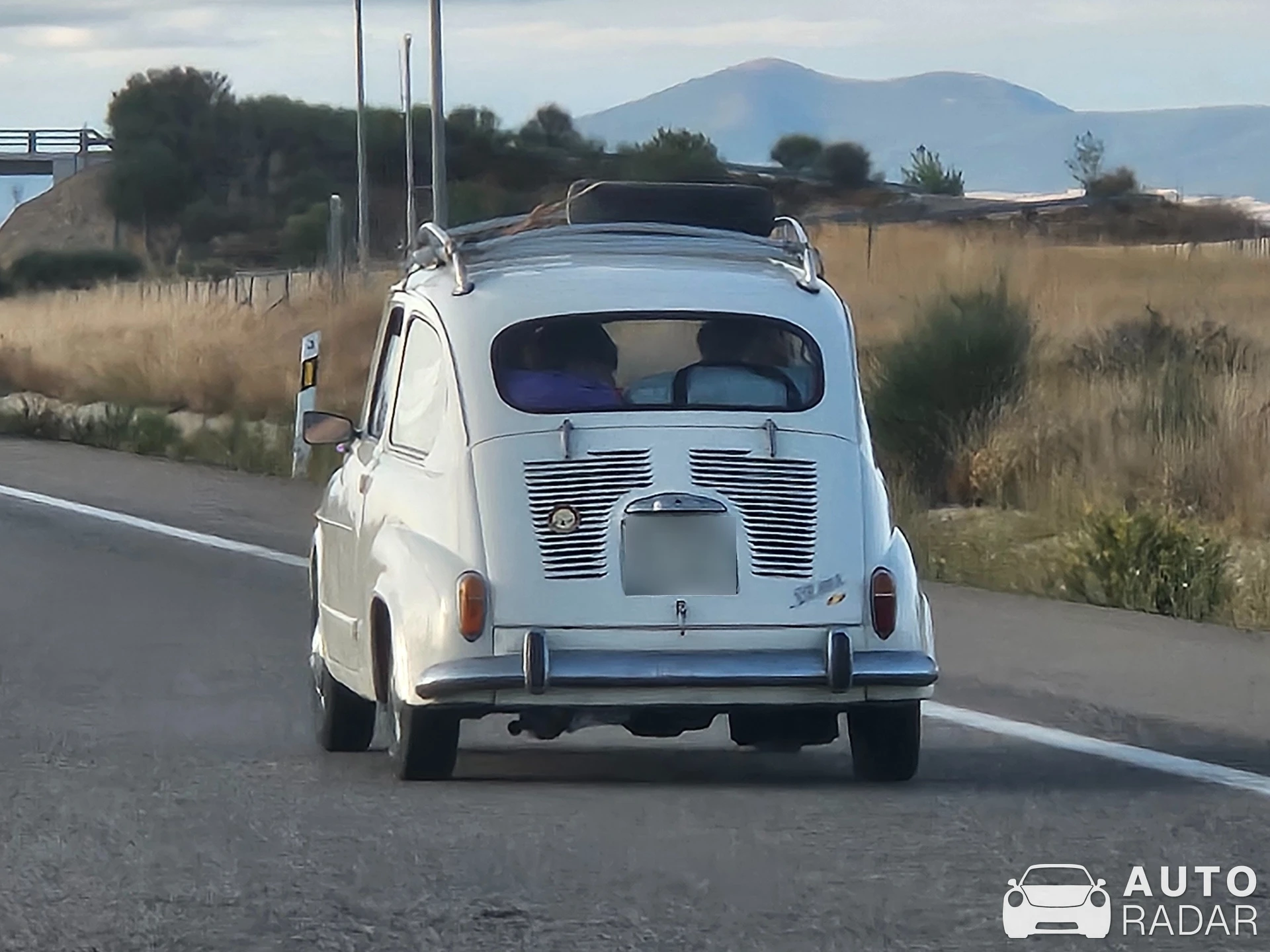 SEAT 600D spotted in Villadoz