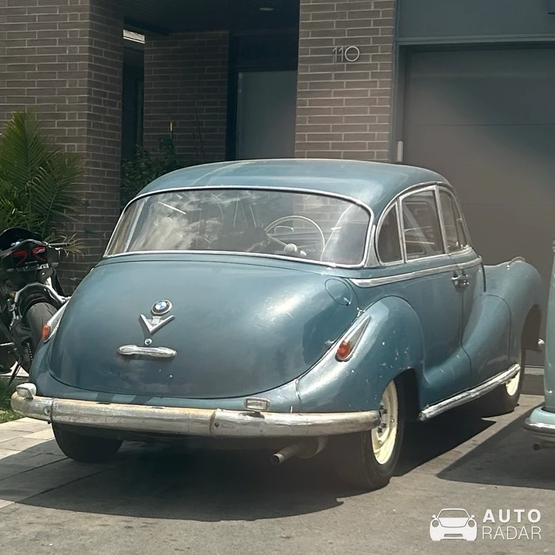 BMW 501 spotted in Ottawa