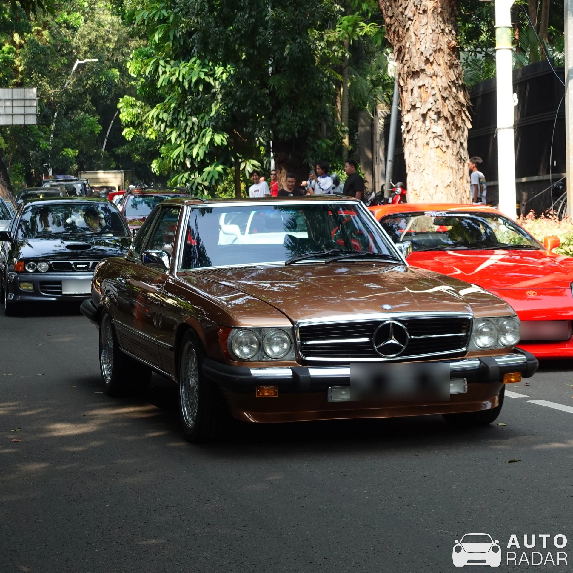 Mercedes-Benz 350SL spotted