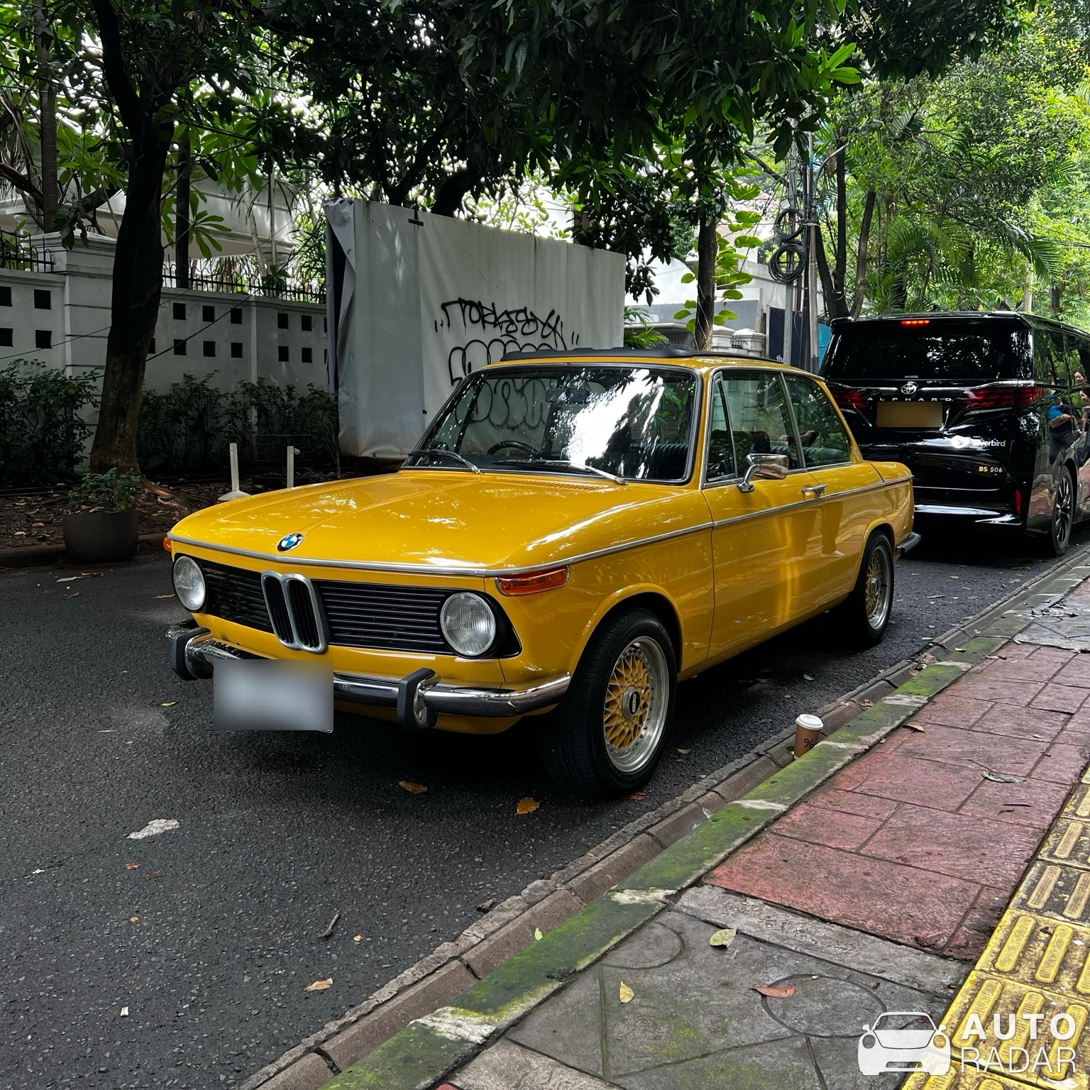 BMW 2002 spotted in Kota Jakarta Selatan, Indonesia