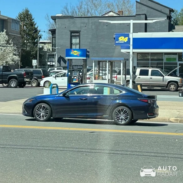 Lexus ES 300h spotted in Lambertville