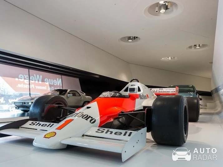 McLaren MP4/2 TAG Porsche spotted in Stuttgart, Alemania