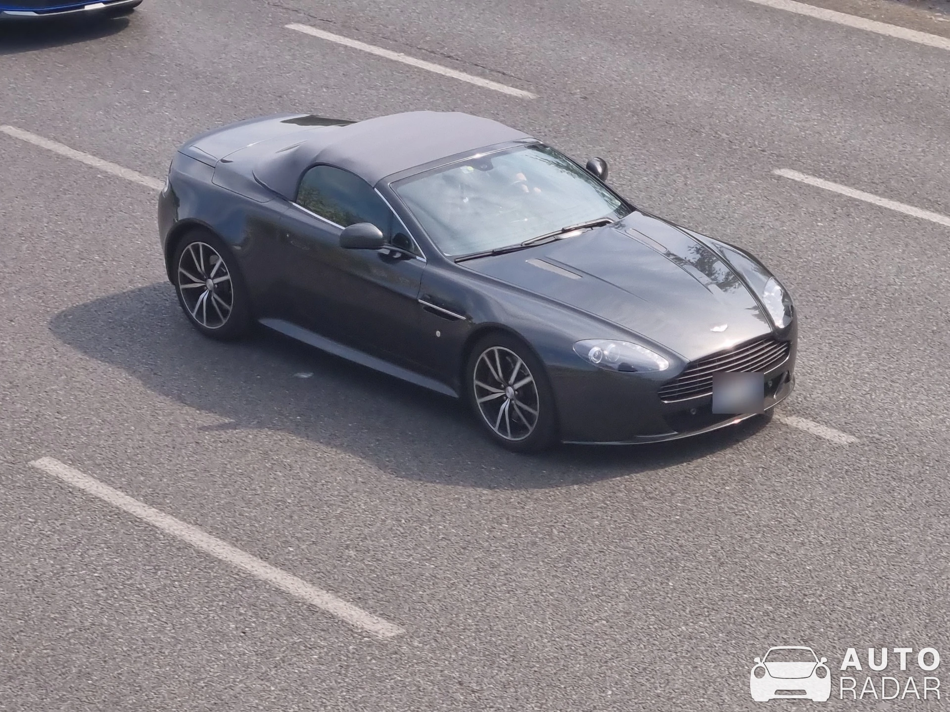 Aston Martin V8 Vantage S Roadster spotted in Milano