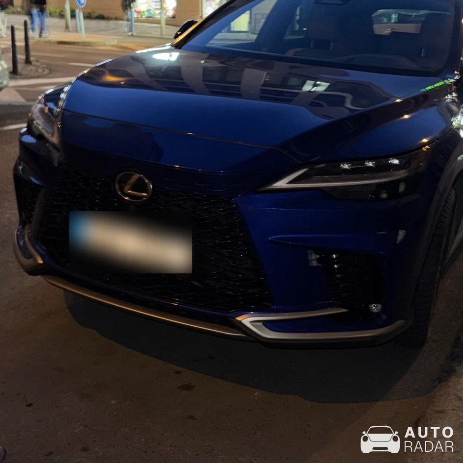 Lexus LX 470 spotted